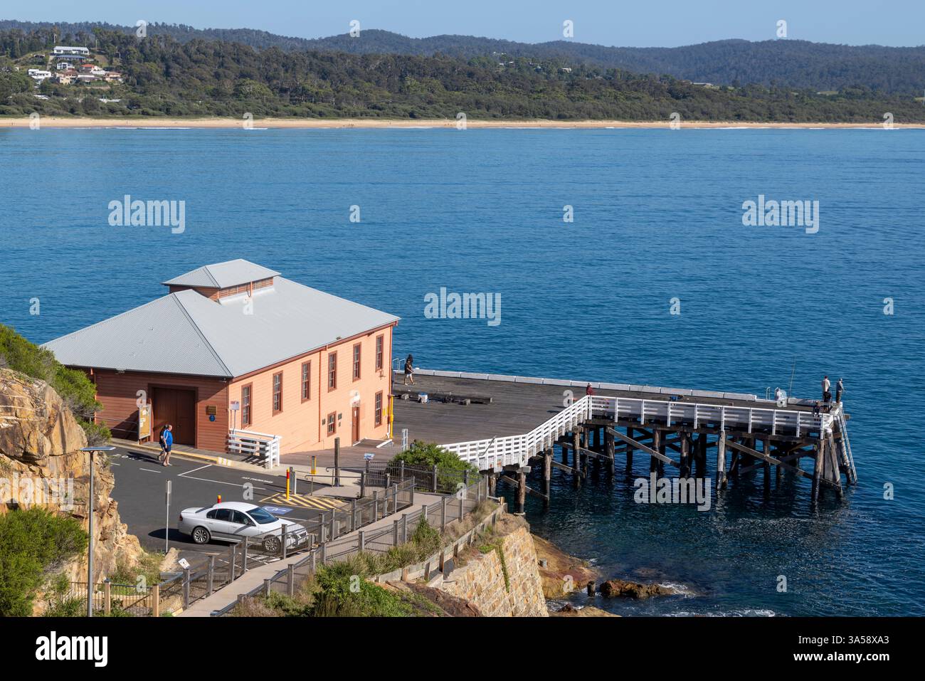 Tathra, città sulla costa meridionale del nuovo Galles del Sud, con il suo patrimonio culturale, il molo e il museo del molo di Tathra, costruito negli anni '1860, Australia, 2025. Foto Stock
