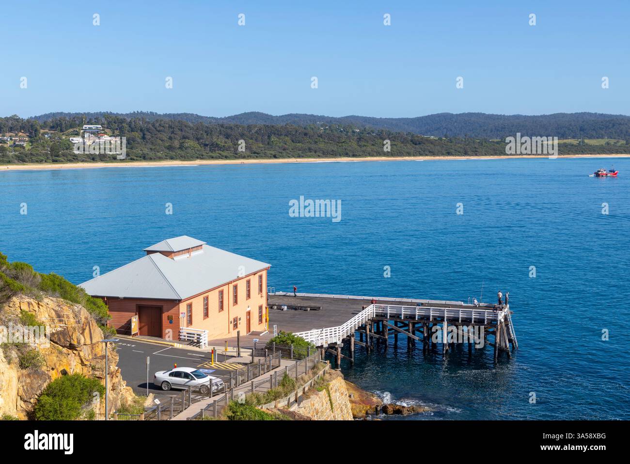 Tathra, città sulla costa meridionale del nuovo Galles del Sud, con il suo patrimonio culturale, il molo e il museo del molo di Tathra, costruito negli anni '1860, Australia, 2025. Foto Stock