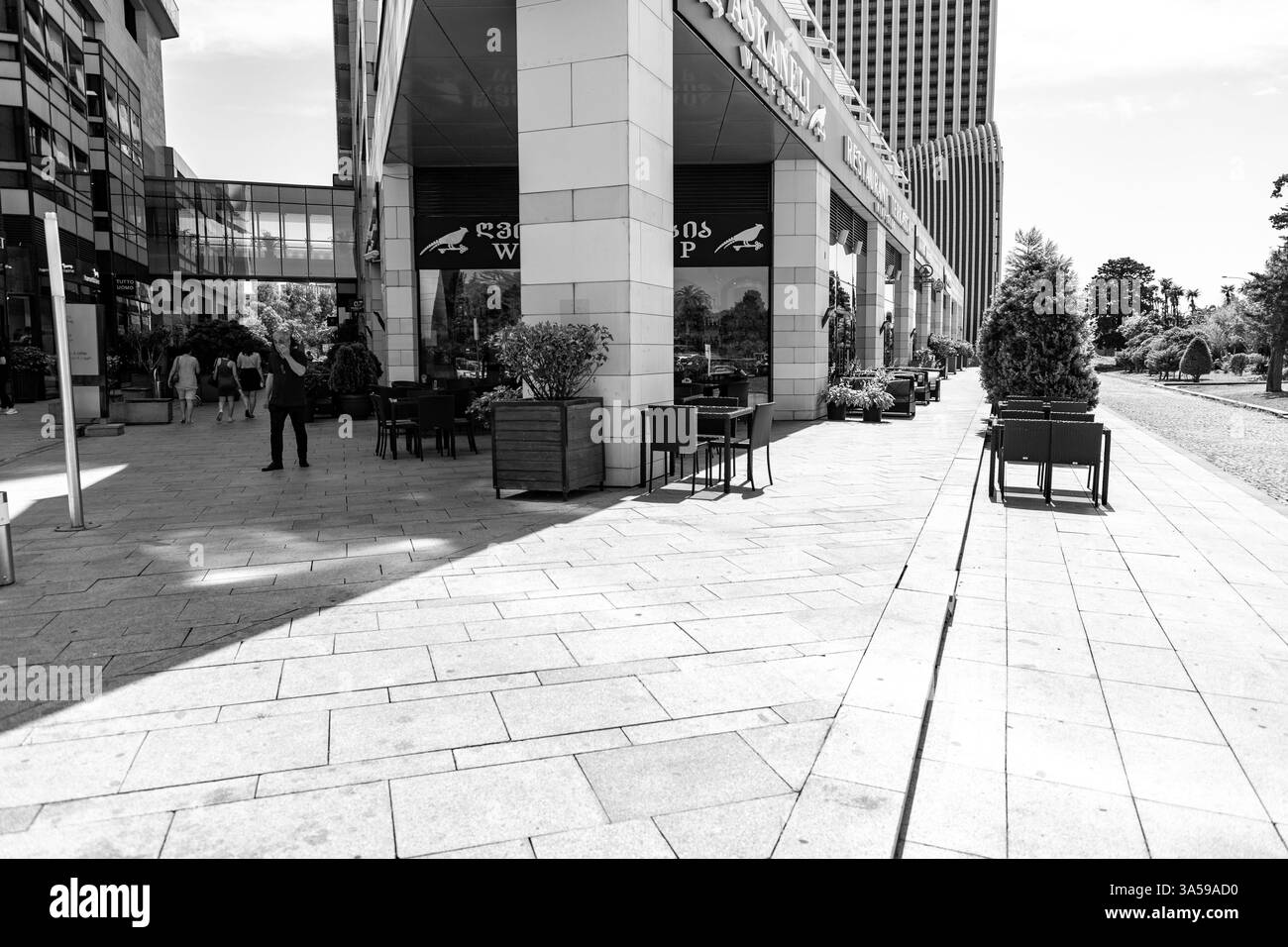 Batumi, Georgia - 14 GIUGNO 2024: Vista esterna dell'Hilton Batumi Hotel nel centro di Bautmi, Adjara, Georgia. Foto Stock
