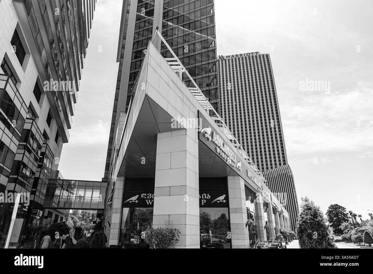 Batumi, Georgia - 14 GIUGNO 2024: Vista esterna dell'Hilton Batumi Hotel nel centro di Bautmi, Adjara, Georgia. Foto Stock