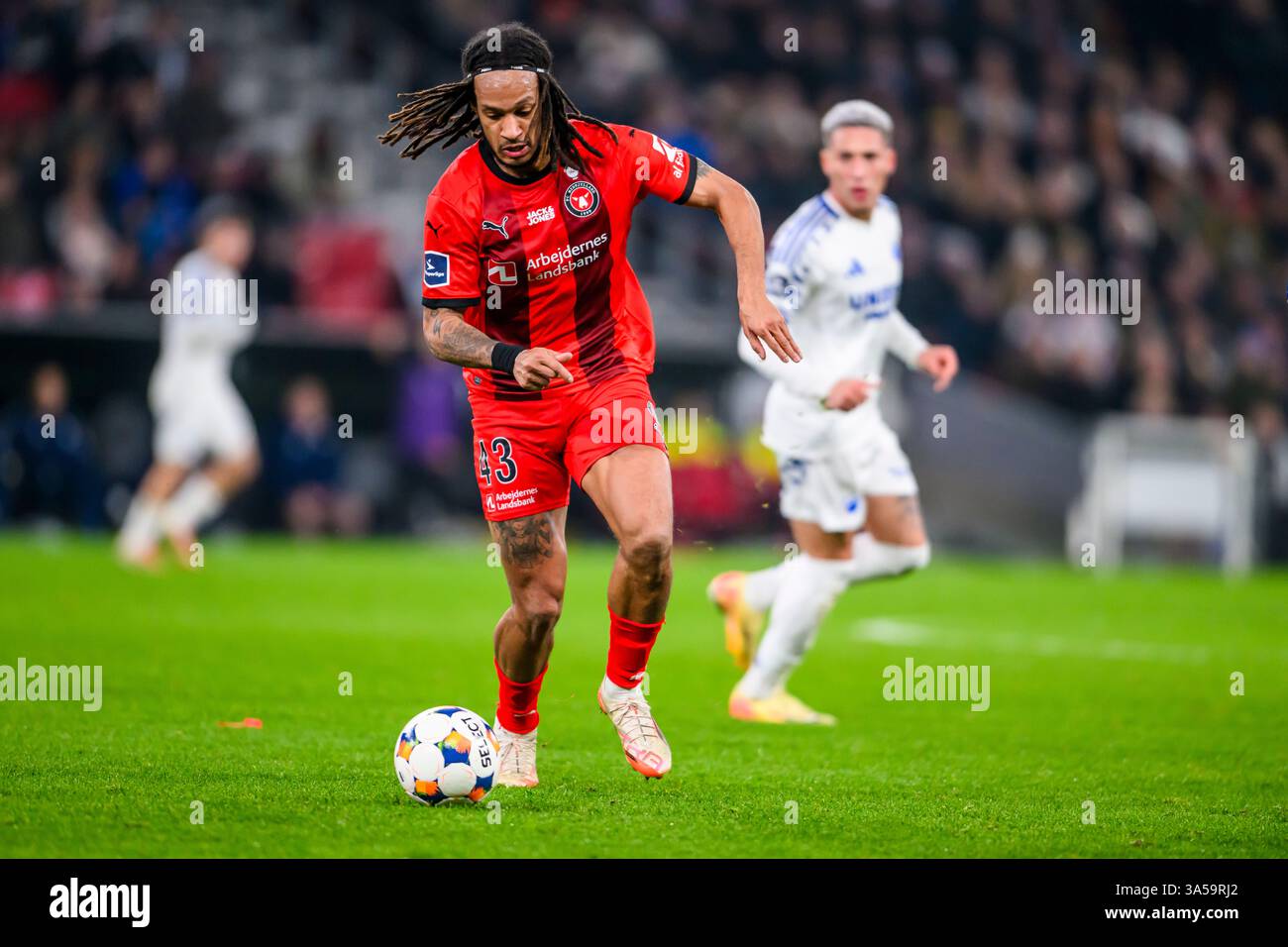 43 (FCM) - Kevin Mbabu. Superliga: FC København vs FC Midtjylland - 23.02.2025. København, Danmark. 23 febbraio 2025. Regno Unito: Superliga: FC Copenhage Foto Stock