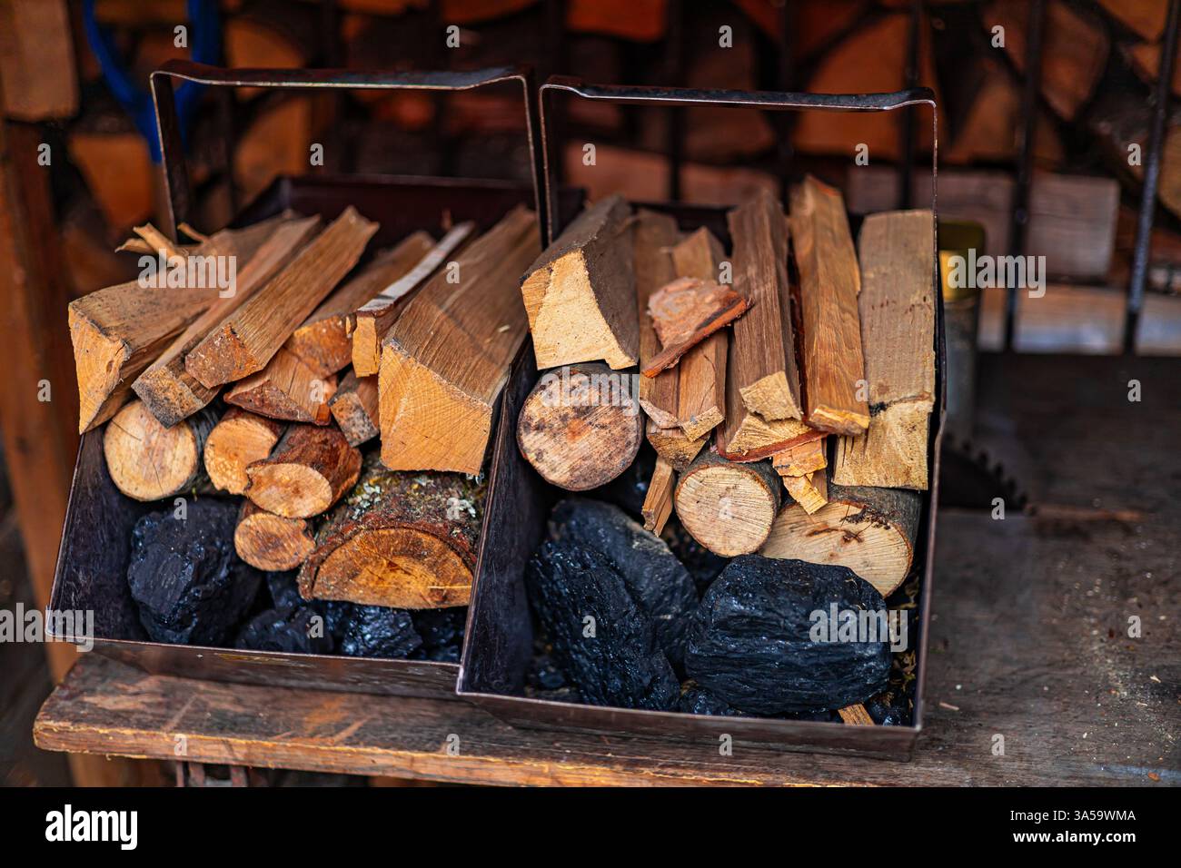 Le foto di un'antica fattoria polacca in campagna presentano antichi oggetti storici e il modo in cui la gente viveva ai vecchi tempi Foto Stock