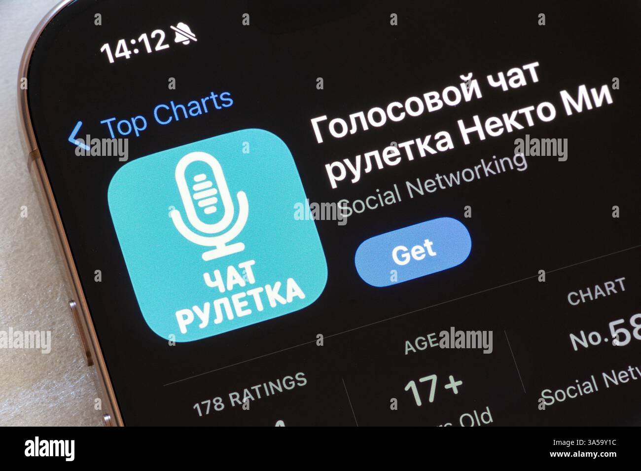OSTRAVA, CECHIA - 23 NOVEMBRE 2024: App store con Chat Roulette (Cat Ruletka), video meeting e app di messaggistica mobile da installare Foto Stock