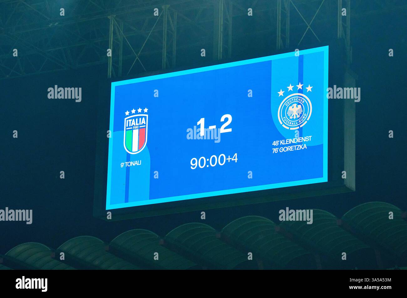 Mailand, Italia. 20 marzo 2025. Tabellone, schermo, tabellone, digitale, LED, display, monitor, risultato finale, anzeigetafel, Endergebnis, Ergebnis, Anzeige, nella partita di UEFA Nations League 2025 ITALIA - GERMANIA 1-2 nella stagione 2024/2025 al 20 marzo 2025 a Mailand, Italia. Fotografo: ddp Images/STAR-Images credito: ddp media GmbH/Alamy Live News Foto Stock