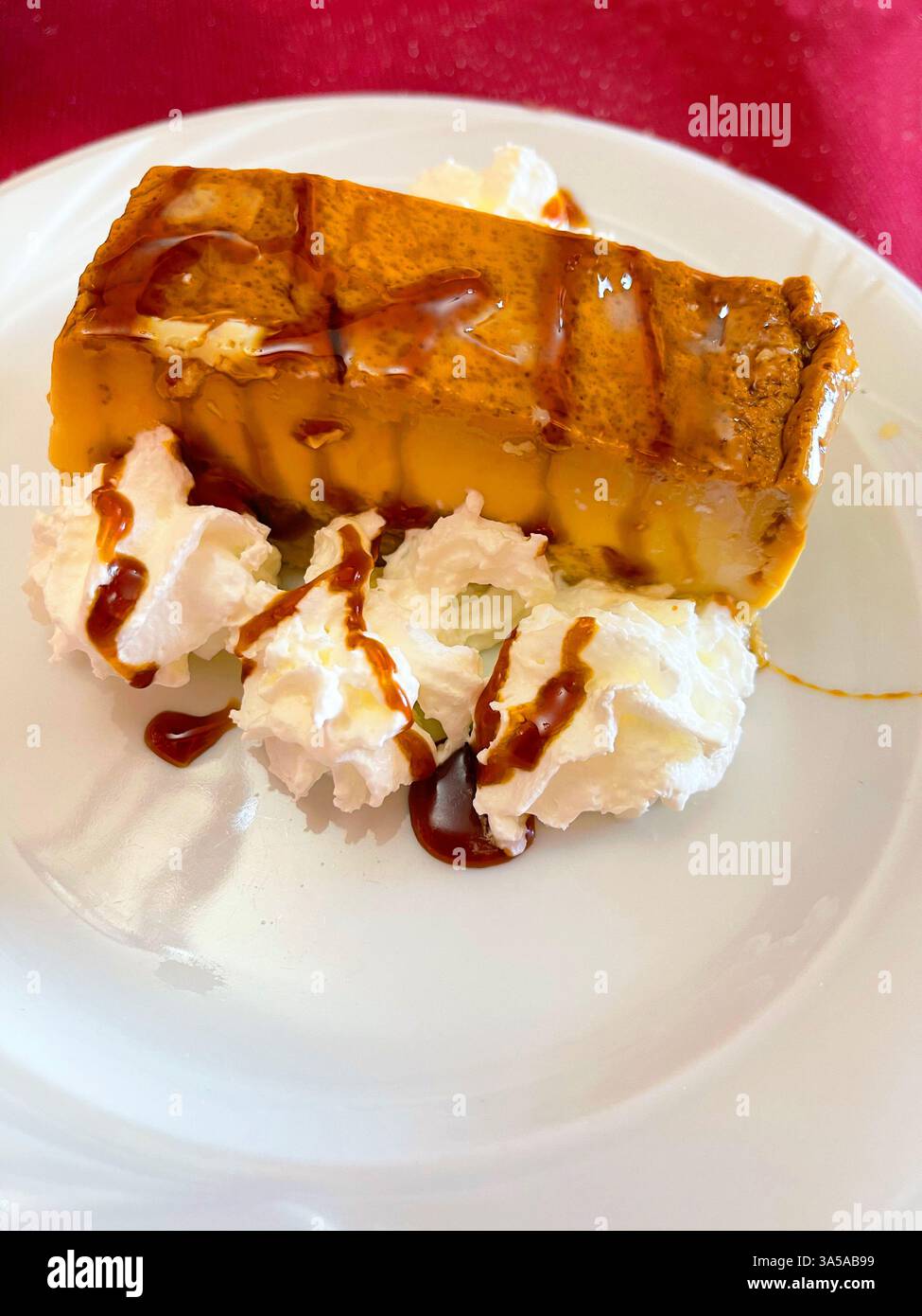 Budino con panna. Spagna. - Immagine stock catturata con smartphone