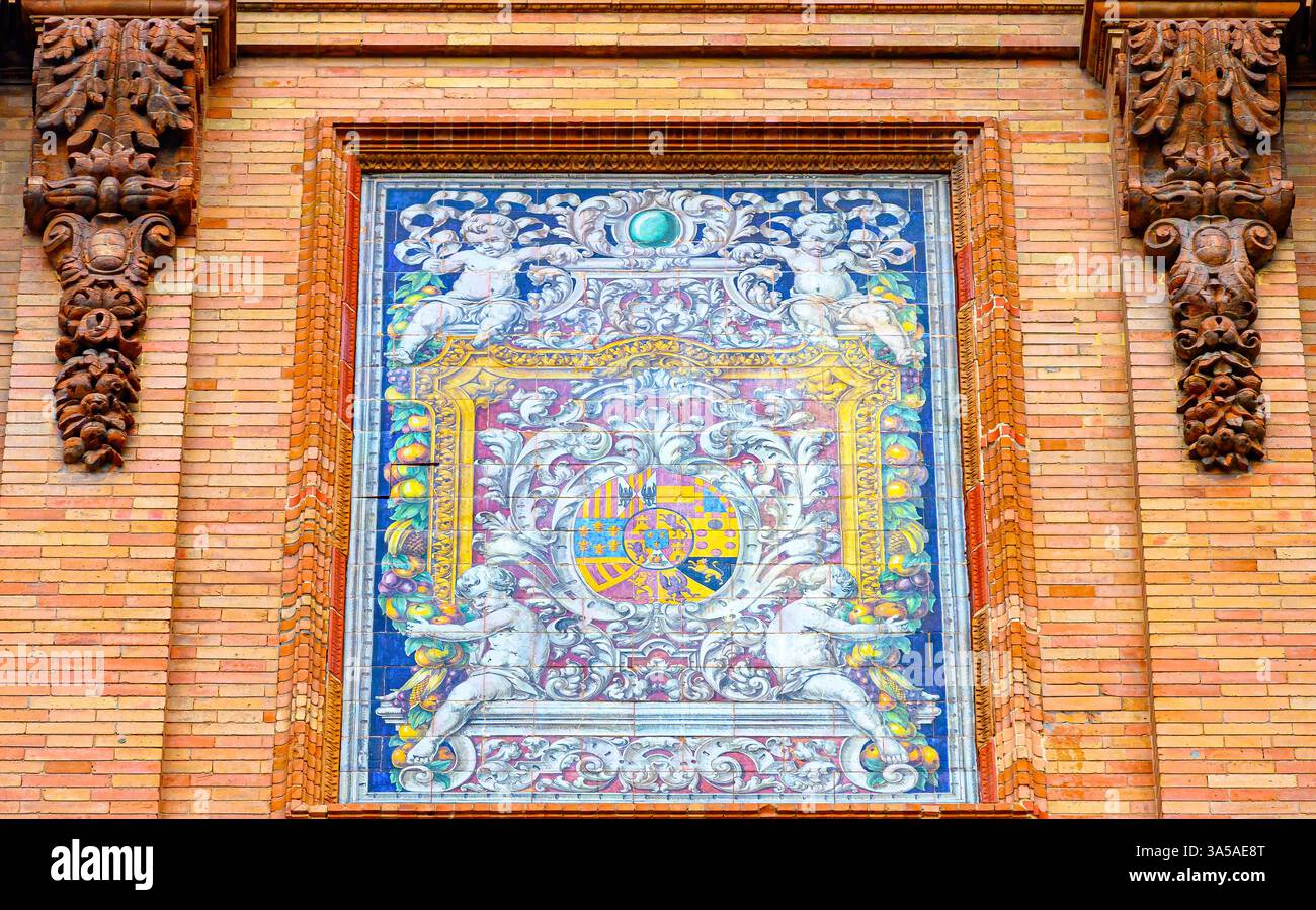 Antica arte piastrellata che decora un muro di mattoni all'esterno di un edificio. Foto Stock
