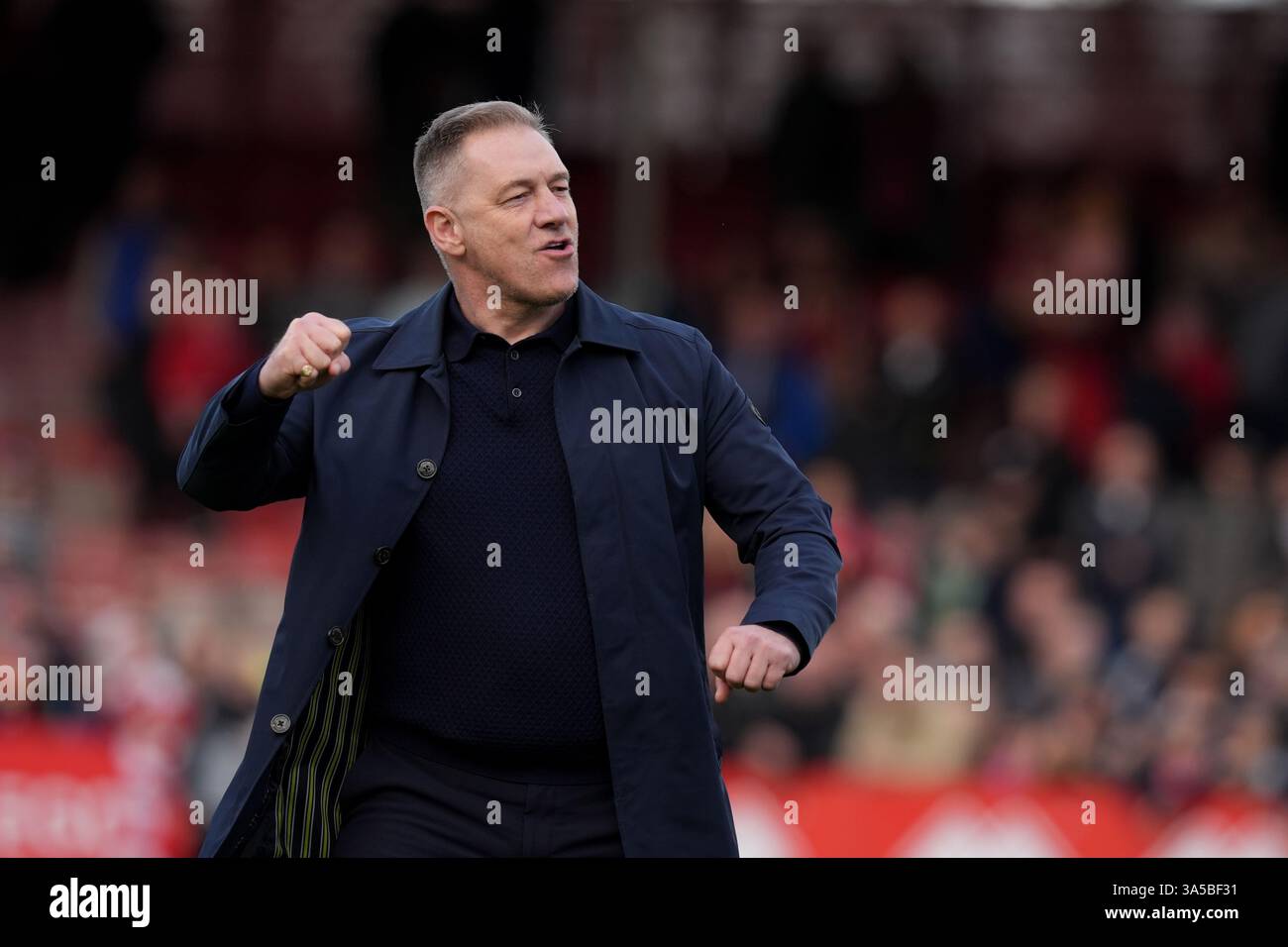 Il manager del Crawley Town Scott Lindsey ha seguito la partita della Sky Bet League One al Broadfield Stadium di Crawley. Data foto: Sabato 22 marzo 2025. Foto Stock