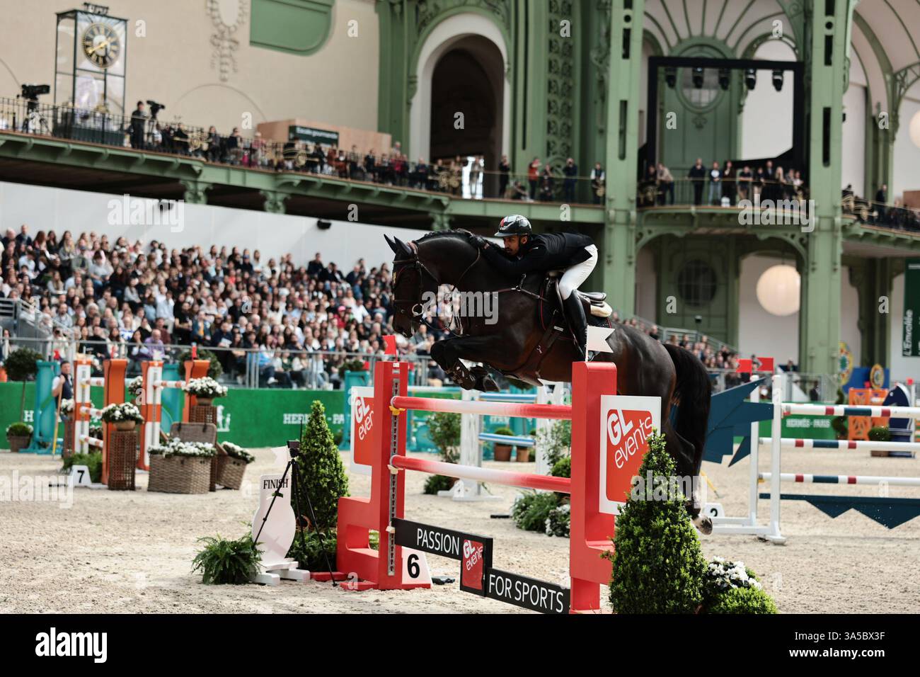 Omar Abdul Aziz AL MARZOOQI degli Emirati Arabi Uniti con Enjoy de la mure durante gli eventi Prix GL al Saut Hermès il 22 marzo 2025, Parigi, Francia (foto di Maxime David - MXIMD Pictures) Foto Stock