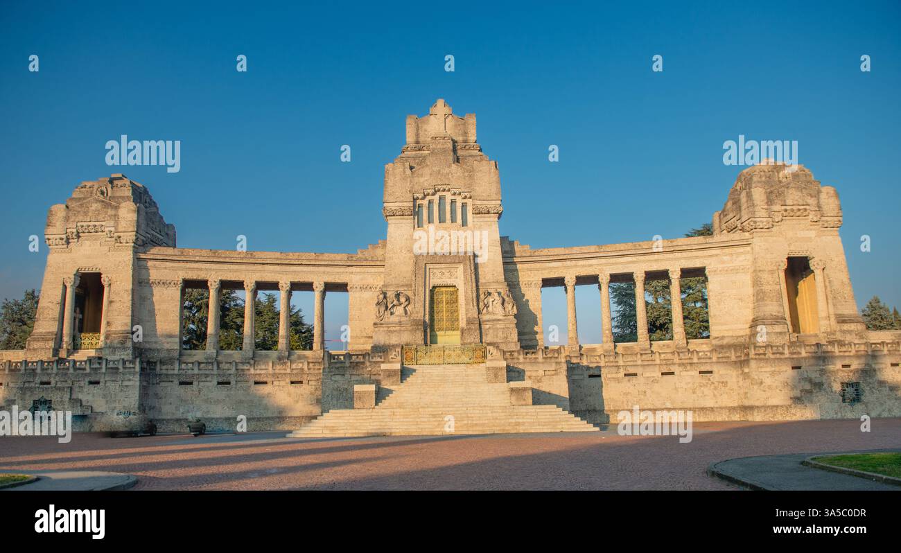 Ingresso al cimitero monumentale di Bergamo Foto Stock
