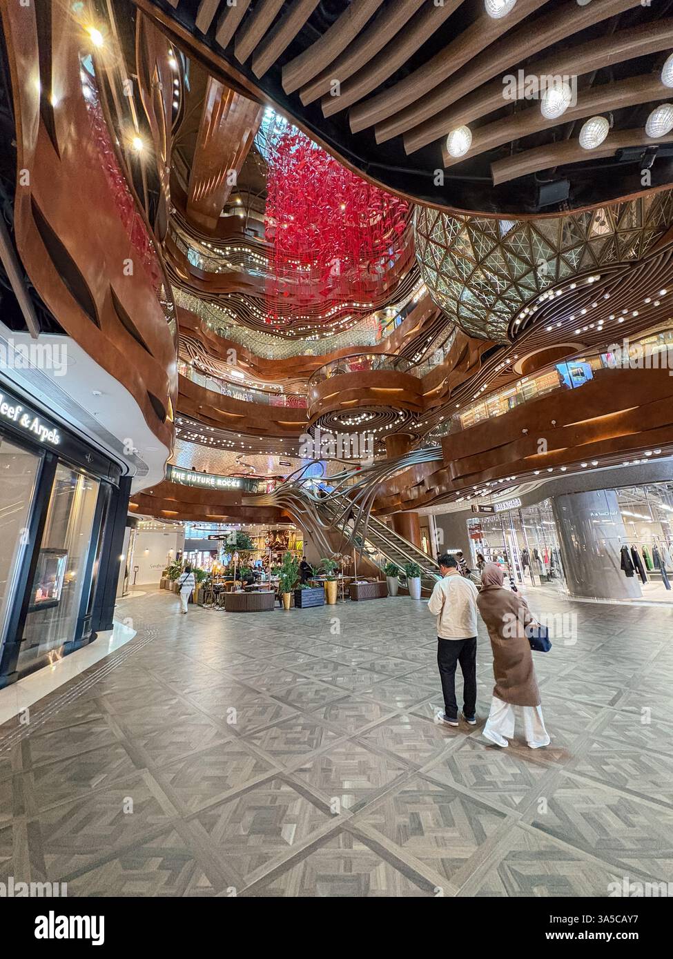 Gli amanti dello shopping al K11 MUSEA di Hong Kong Foto Stock