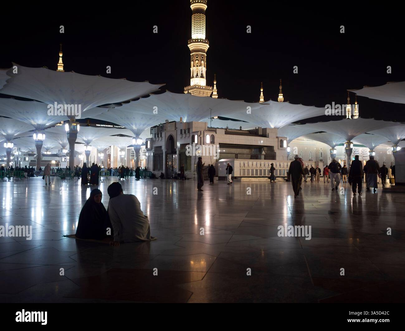 Moschea Nabawi di notte - Madinah, Arabia Saudita Foto Stock