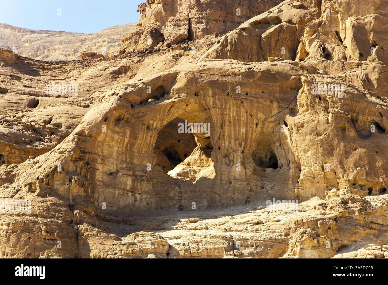 Arco come risultato di agenti atmosferici. Magnifiche rocce multicolore la valle di Timna nel sud del deserto di Arava, vicino alla località di Eilat. Israele. H Foto Stock