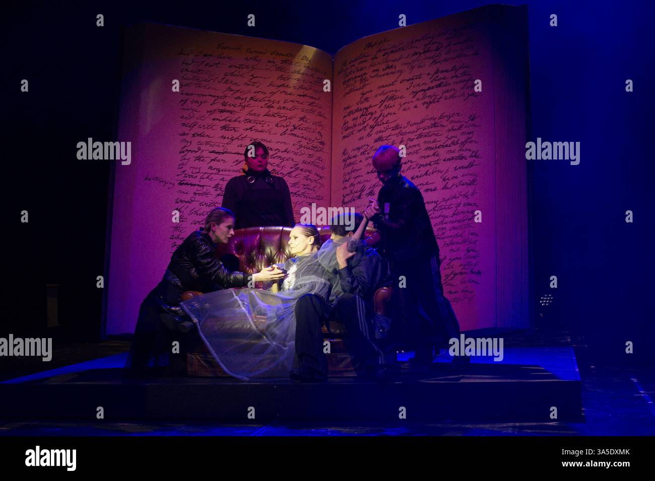 Silbel Limbird, Nairi Hadodo, Doga Guerer, Aithonas Avgoustakis, Kate strong (Mary Shelley), Marc Brenner, FRANKENSTEIN (dopo Mary Shelley), Photo Re Foto Stock
