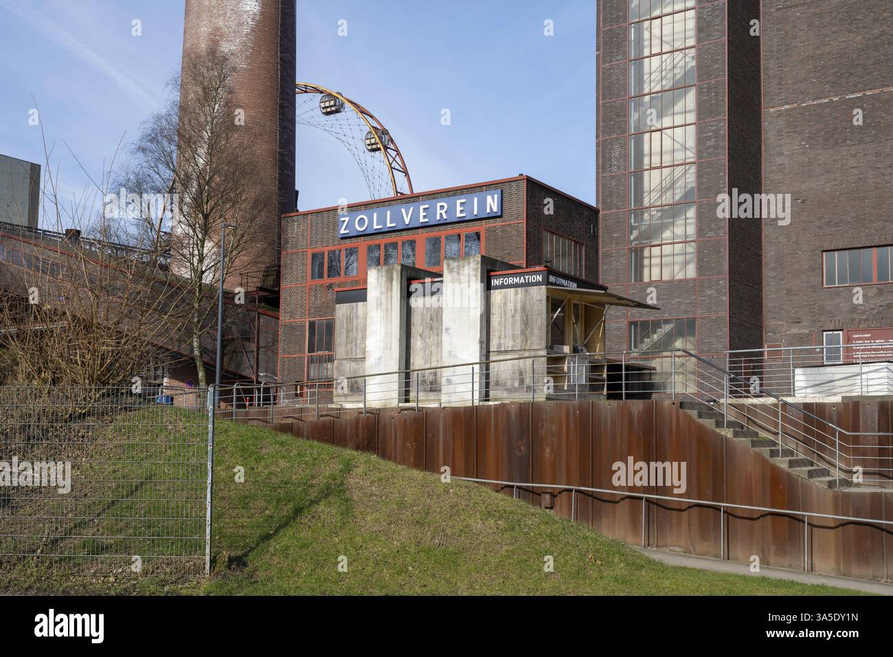 Informazioni, impianto di cokeria Zollverein, sito patrimonio dell'umanità dell'UNESCO, Essen, zona della Ruhr, Renania settentrionale-Vestfalia, Germania, Europa Foto Stock