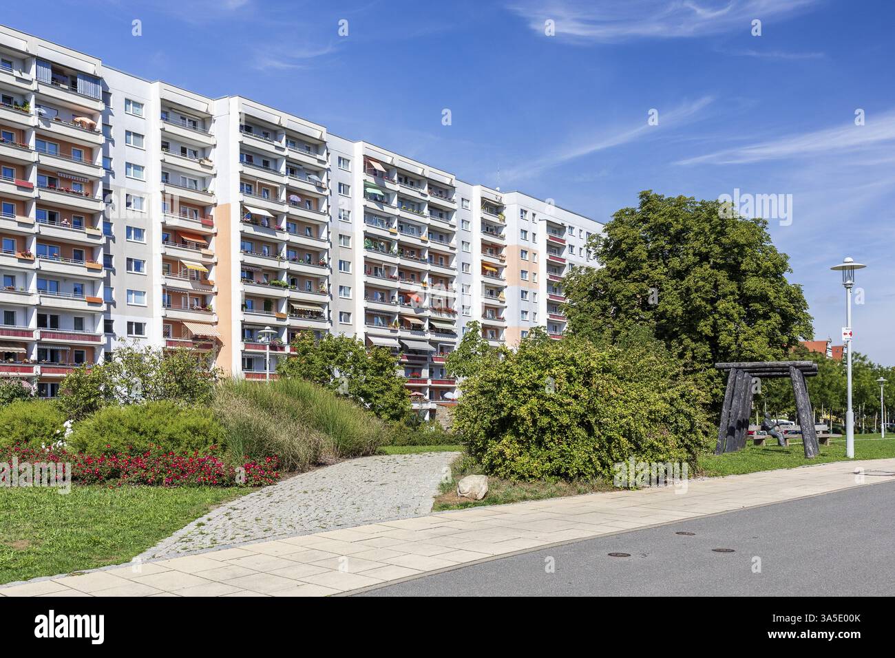 Edifici prefabbricati degli anni '1980 su Zwickauer Mulde, Zwickau, Sassonia, Germania, Europa Foto Stock
