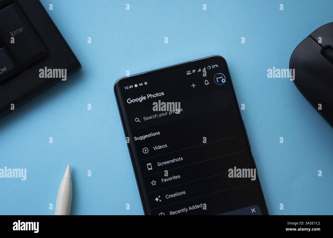 L'app di google foto viene visualizzata sullo schermo di uno smartphone Foto Stock
