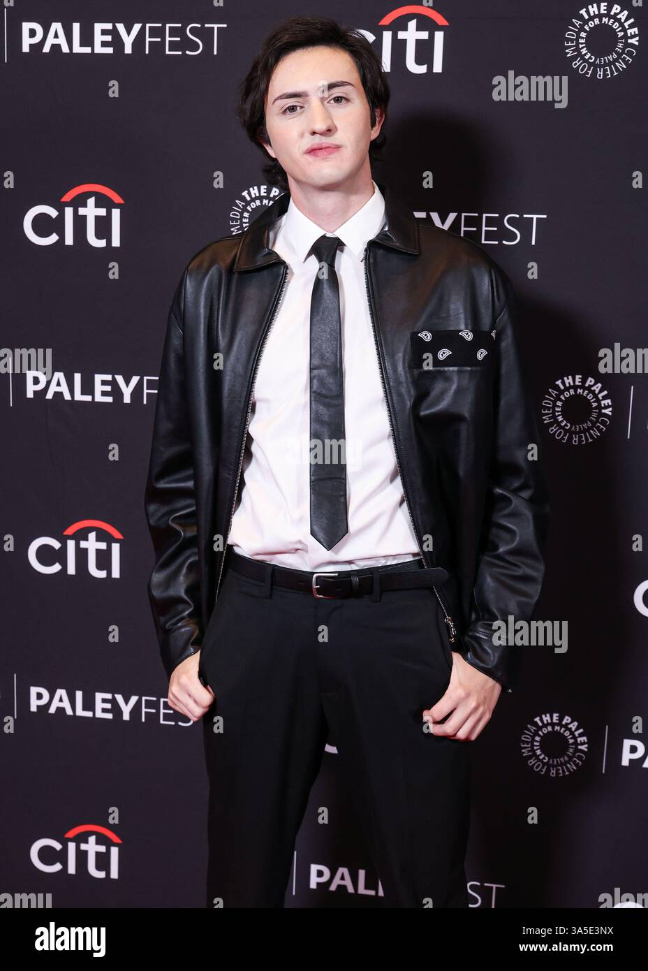 Hollywood, Stati Uniti. 22 marzo 2025. HOLLYWOOD, LOS ANGELES, CALIFORNIA, USA - 22 MARZO: L'attore americano Gianni DeCenzo arriva al PaleyFest LA 2025 (42° Festival annuale William S. Paley Television) - la sesta stagione "Cobra Kai" di Netflix, tenutasi al Dolby Theatre il 22 marzo 2025 a Hollywood, Los Angeles, California, Stati Uniti. (Foto di Xavier Collin/Image Press Agency) credito: Image Press Agency/Alamy Live News Foto Stock