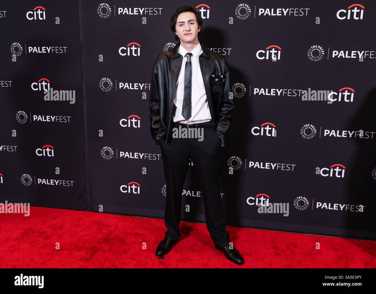 Hollywood, Stati Uniti. 22 marzo 2025. HOLLYWOOD, LOS ANGELES, CALIFORNIA, USA - 22 MARZO: L'attore americano Gianni DeCenzo arriva al PaleyFest LA 2025 (42° Festival annuale William S. Paley Television) - la sesta stagione "Cobra Kai" di Netflix, tenutasi al Dolby Theatre il 22 marzo 2025 a Hollywood, Los Angeles, California, Stati Uniti. (Foto di Xavier Collin/Image Press Agency) credito: Image Press Agency/Alamy Live News Foto Stock