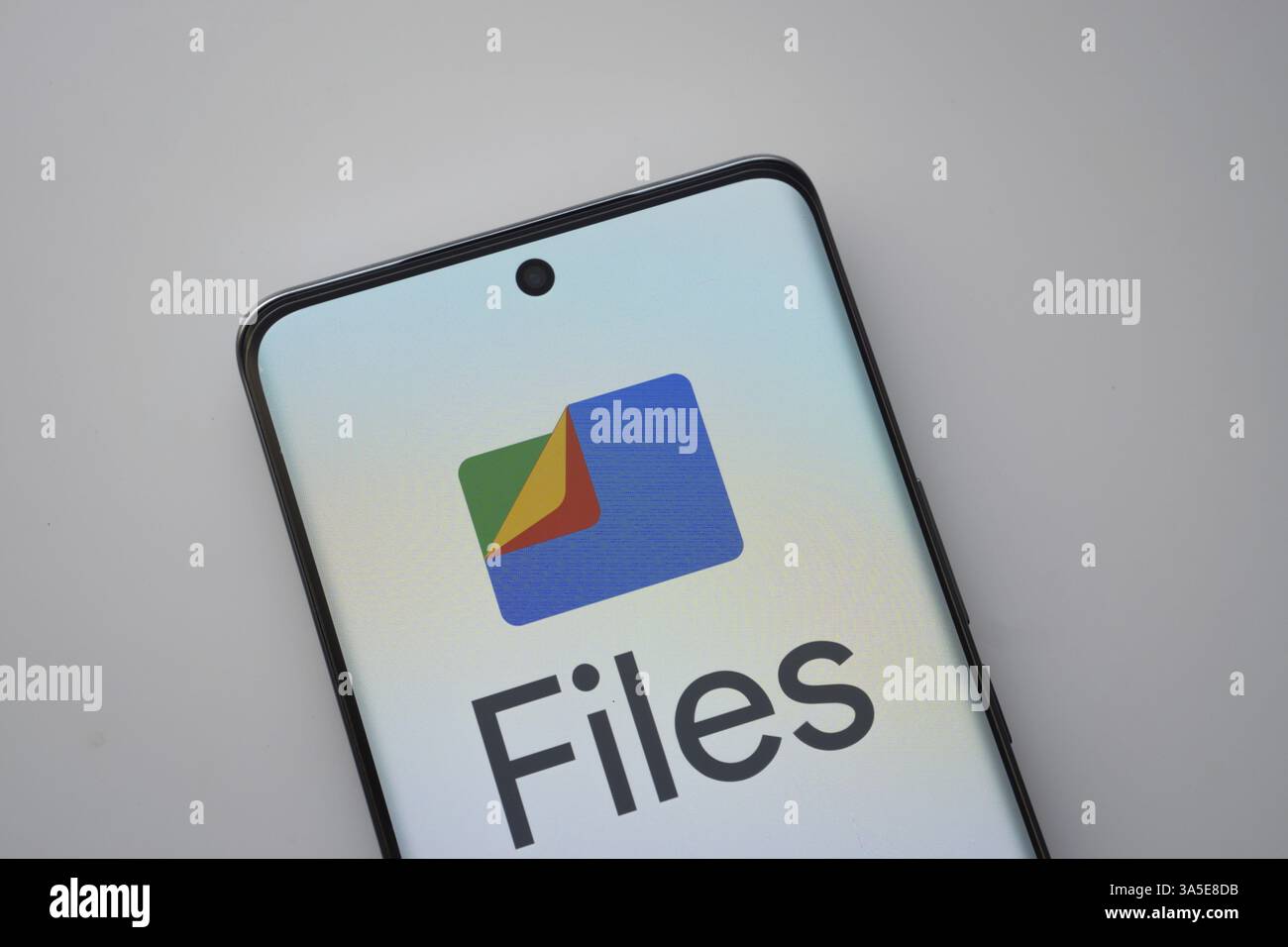Il logo dei file di google viene visualizzato sullo schermo di uno smartphone Foto Stock