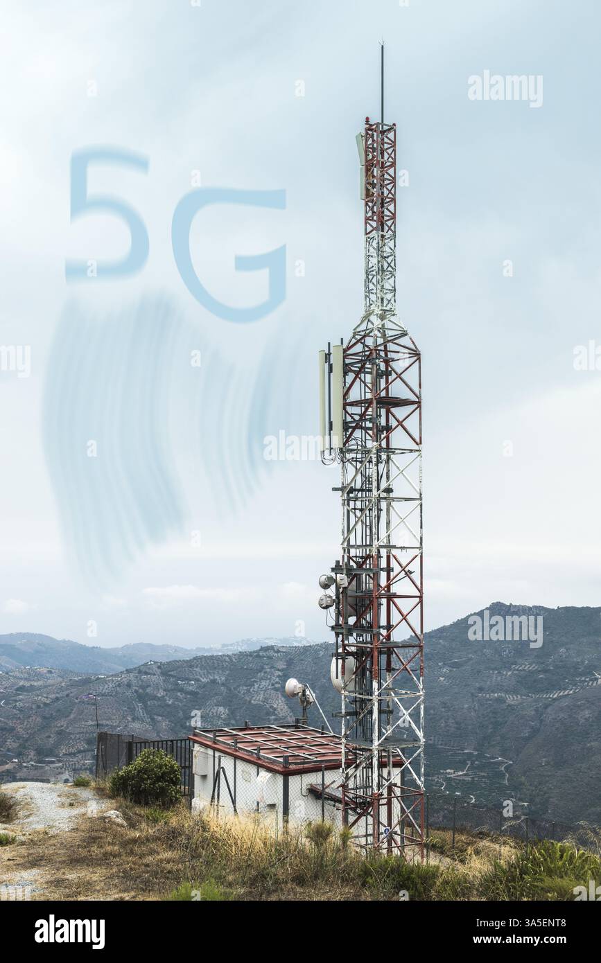 Antenna 5G e trasmettitore GSM. Internet 5G Konzept fuer hohe Geschwindigkeit Foto Stock