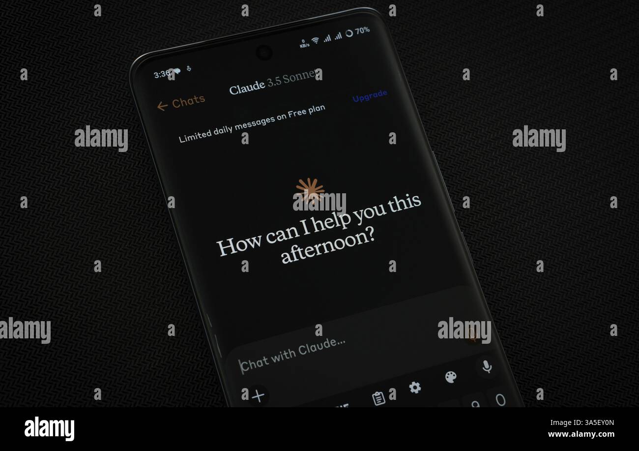 L'app del sonnet Claude 3,7 viene visualizzata sullo schermo di uno smartphone Foto Stock