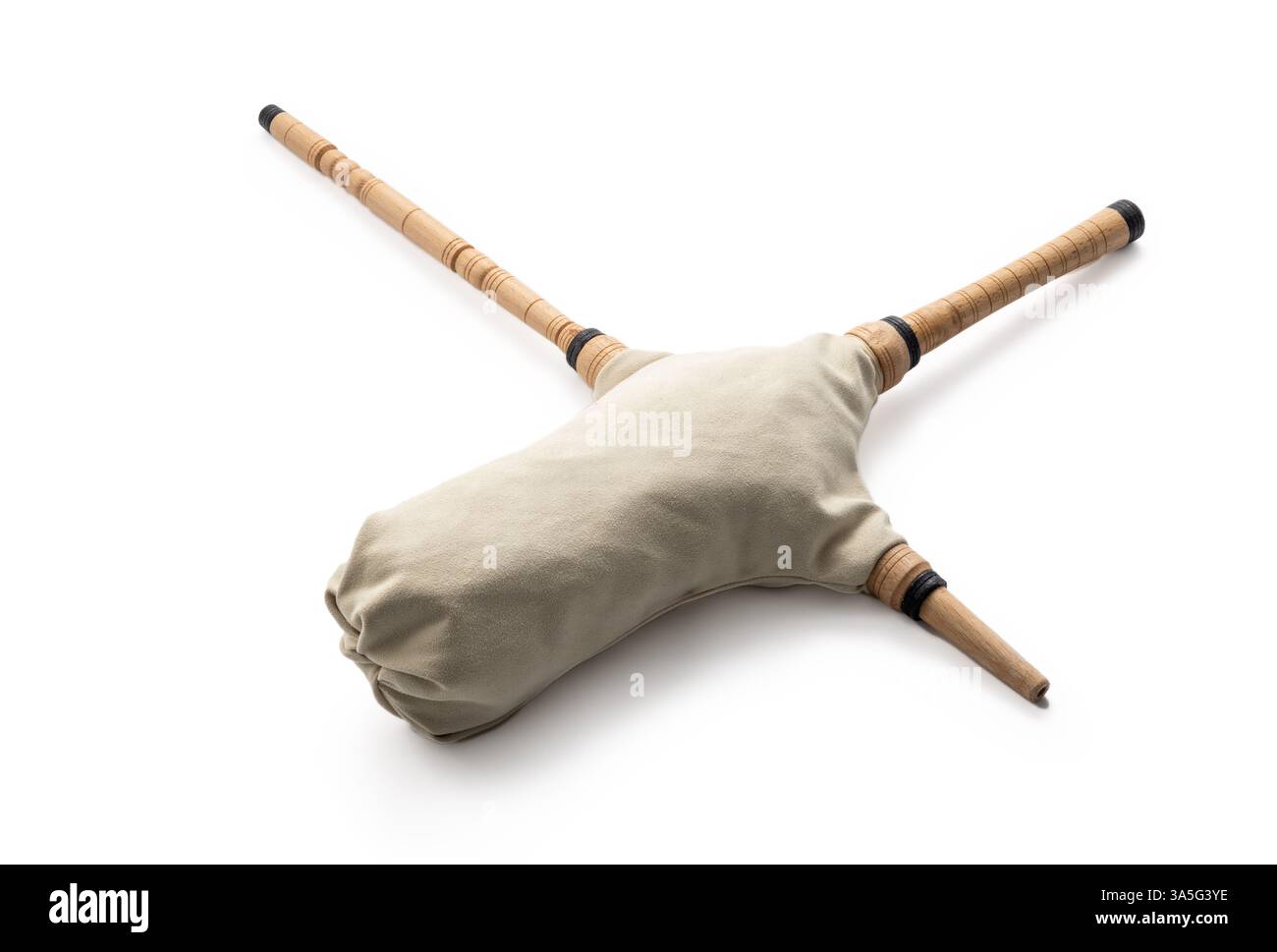 Strumento di musica folcloristica scozzese e bulgara isolata su sfondo bianco Foto Stock