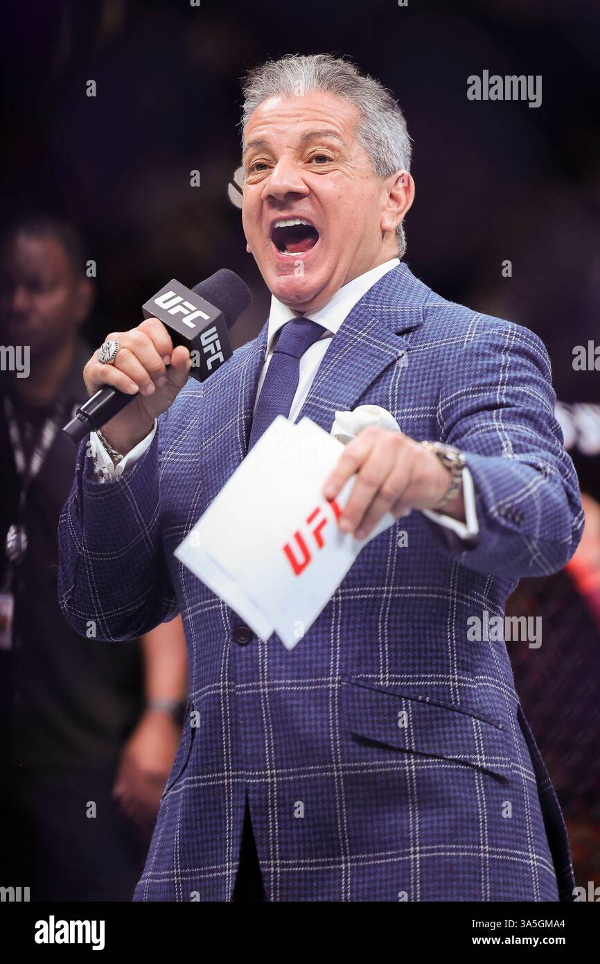 22 marzo 2025; O2 Arena, Londra, Inghilterra; UFC Fight Night London, Leon Edwards contro Sean Brady; l'annunciatore dell'Octagon Bruce buffer introduce un incontro durante l'evento UFC Fight Night all'O2 Foto Stock