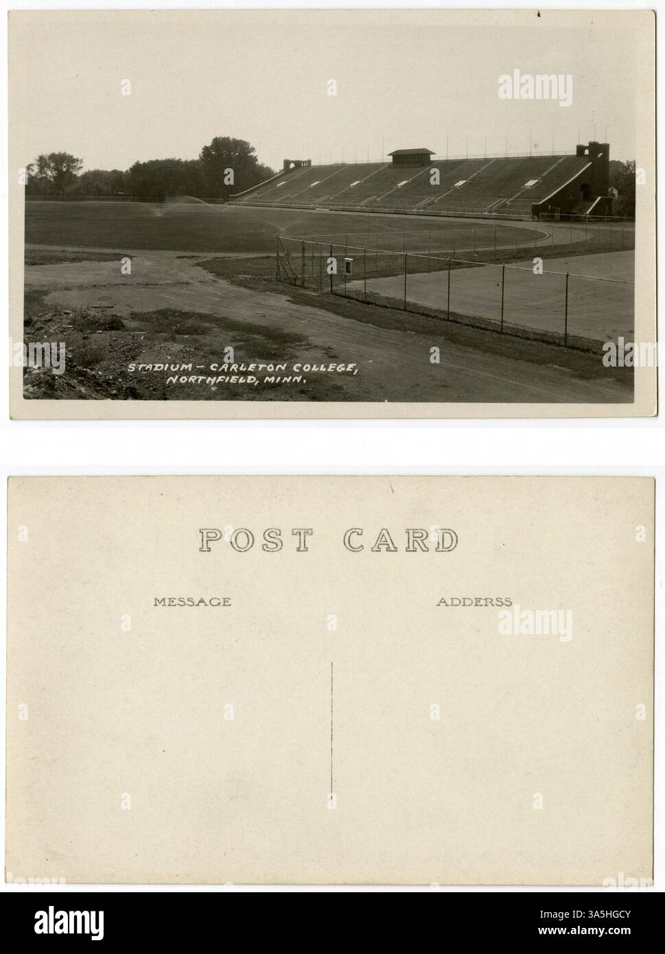 Vista dal nord-est del Laird Stadium sul campus del Carleton College, con il campo di atletica e l'area circostante. Foto Stock