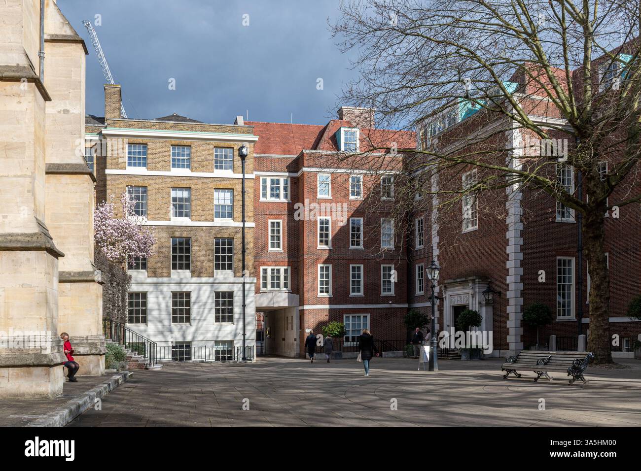 Vista degli edifici e del cortile del Tempio interno, uno degli Inns of Court nella City di Londra, Inghilterra, Regno Unito Foto Stock