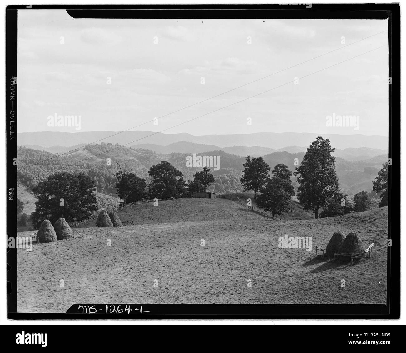 Questa fotografia mostra la campagna e i terreni agricoli della contea di Mercer, West Virginia, una regione prevalentemente interessata dalle miniere di carbone. Foto Stock