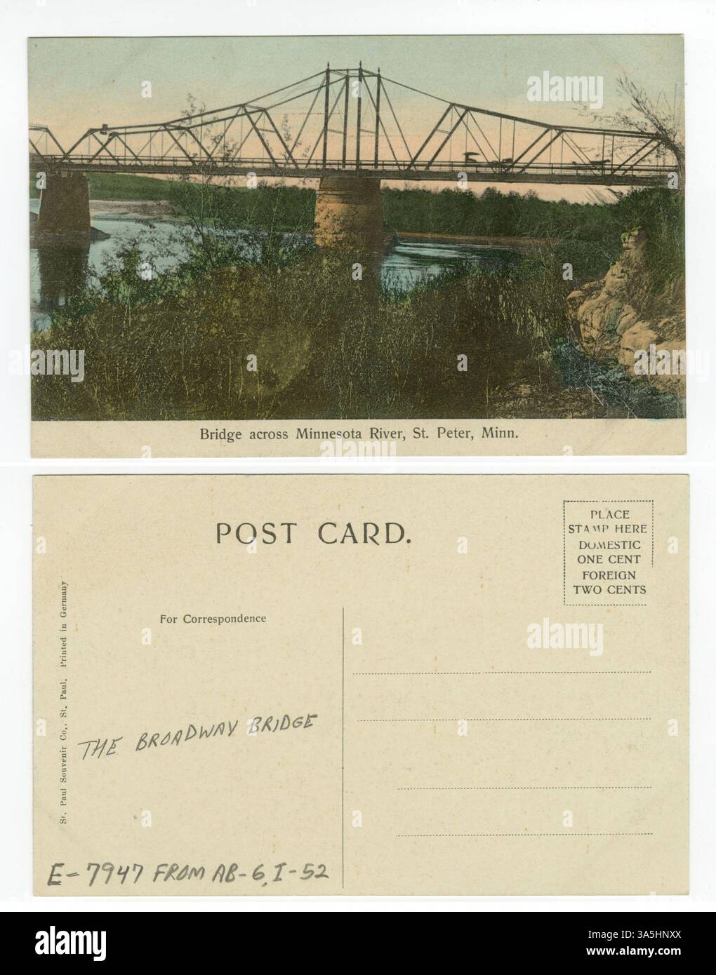 Il Broadway Bridge di St. Peter, costruito nel 1887, era un ponte oscillante che permetteva il passaggio su battelli fluviali. Servì l'area fino al 1929, fornendo un importante attraversamento sul fiume Minnesota. Foto Stock