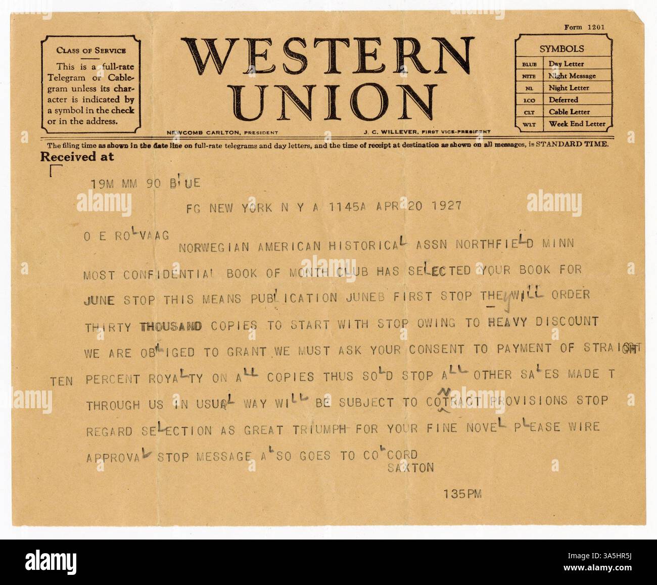 Un telegramma inviato da Eugene Saxton, vicepresidente della Harper & Brothers, a Ole Rølvaag, informandolo che "Giants in the Earth" fu selezionato per il Book of the Month Club e ne ordinò 30.000 copie. Foto Stock