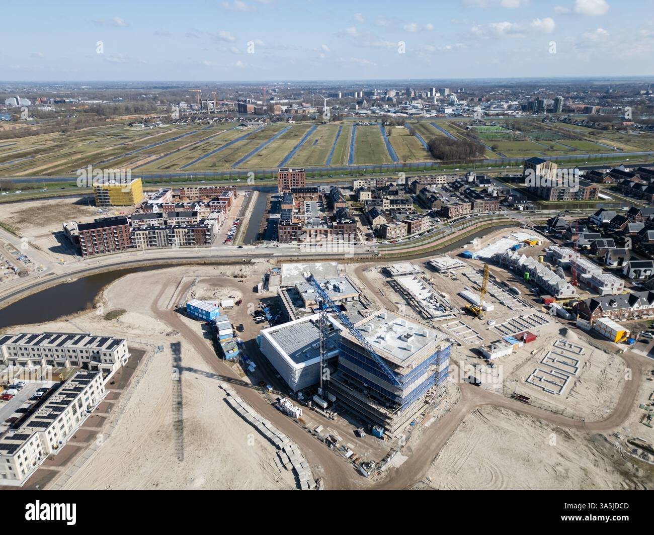 Gouda, Paesi Bassi, 15.03.25 nuova costruzione residenziale zona ovest-gouwe. cantiere completato in fasi. i nuovi edifici aiutano la crisi abitativa. Foto Stock
