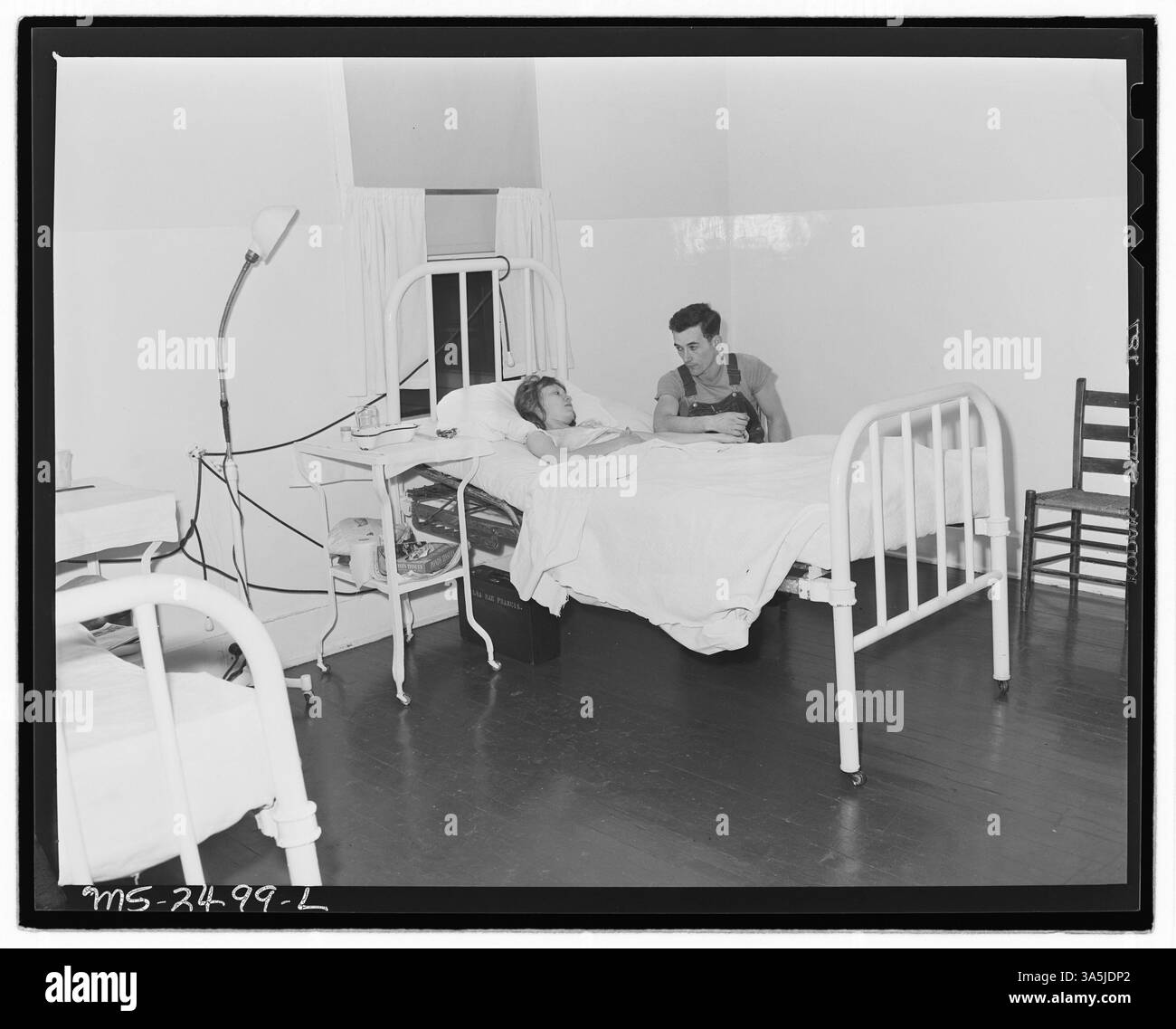 Un reparto femminile in un ospedale di proprietà della Black Mountain Corporation, al servizio dei dipendenti delle 30-31 Mines di Kenvir, Harlan County, Kentucky. L'ospedale ha fornito servizi sanitari ai minatori e alle loro famiglie. Archivi nazionali al College Park - Still Pictures. Foto Stock