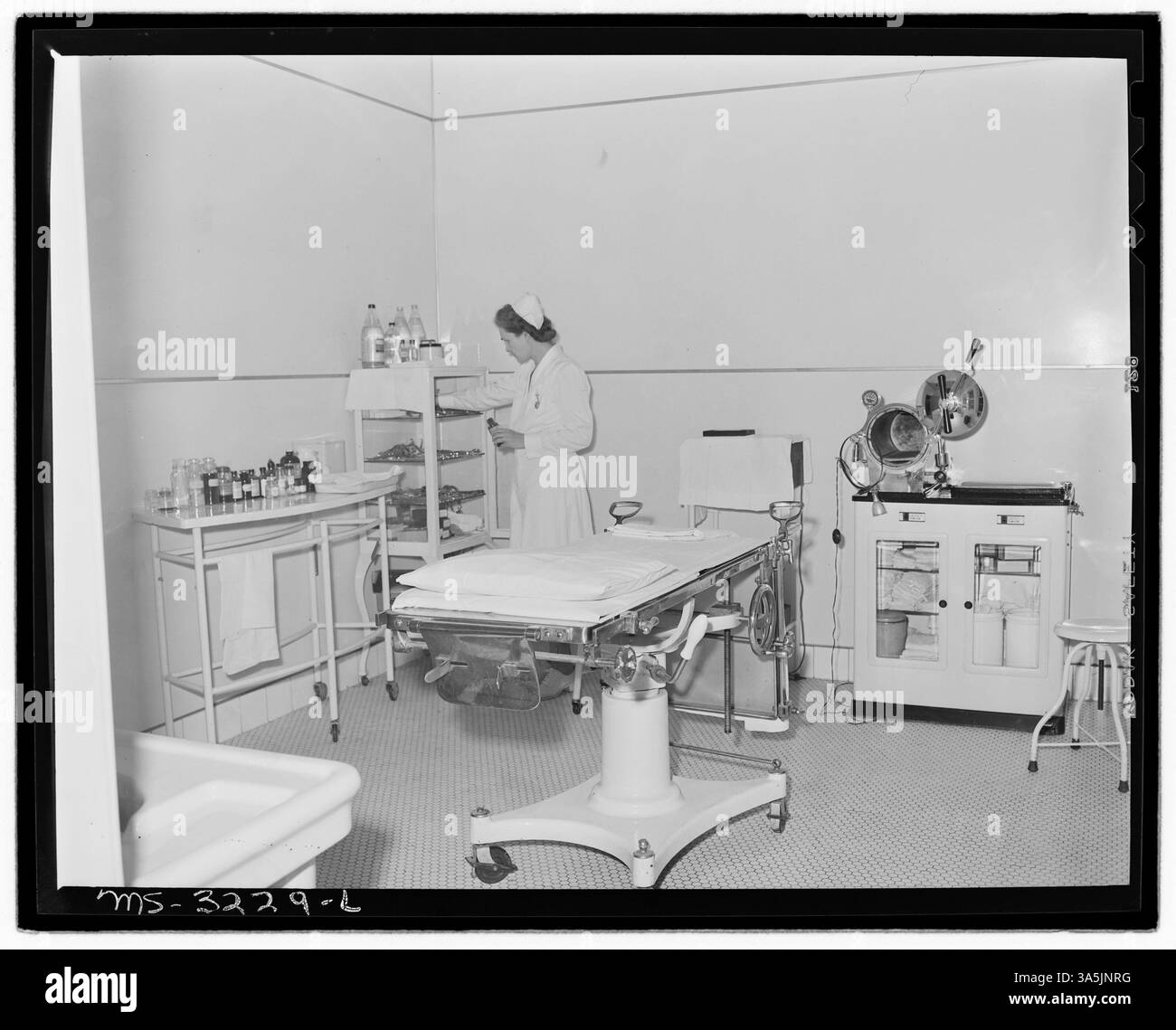 È raffigurata la sala operatoria dell'ospedale della Inland Steel Company, situata vicino alle miniere Wheelwright #1 e 2 a Wheelwright, Floyd County, Kentucky. Archivi nazionali al College Park. Foto Stock