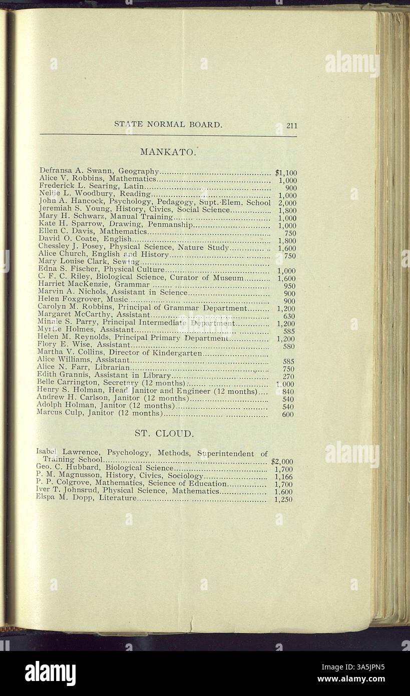 Questa pubblicazione traccia il periodo di transizione nel sistema di istruzione superiore del Minnesota dalle scuole normali ai college degli insegnanti statali. Delinea gli sviluppi chiave nella struttura accademica, nei curriculum, nelle finanze e nei cambiamenti di facoltà dal 1903 al 1924. Foto Stock