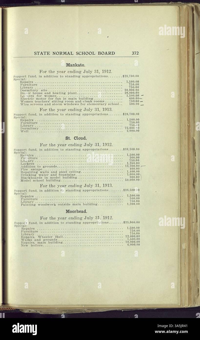 Questa pubblicazione racconta il periodo di transizione quando le scuole normali del Minnesota si stavano evolvendo in college per insegnanti statali, descrivendo in dettaglio l'assunzione di facoltà, la gestione delle finanze e l'espansione di campus come St. Cloud e Mankato. Foto Stock