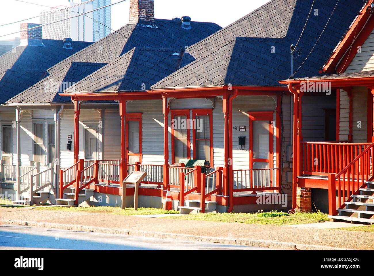 Case nel quartiere Sweet Auburn di Atlanta, un quartiere storico che un tempo ospitava ricche famiglie afroamericane Foto Stock