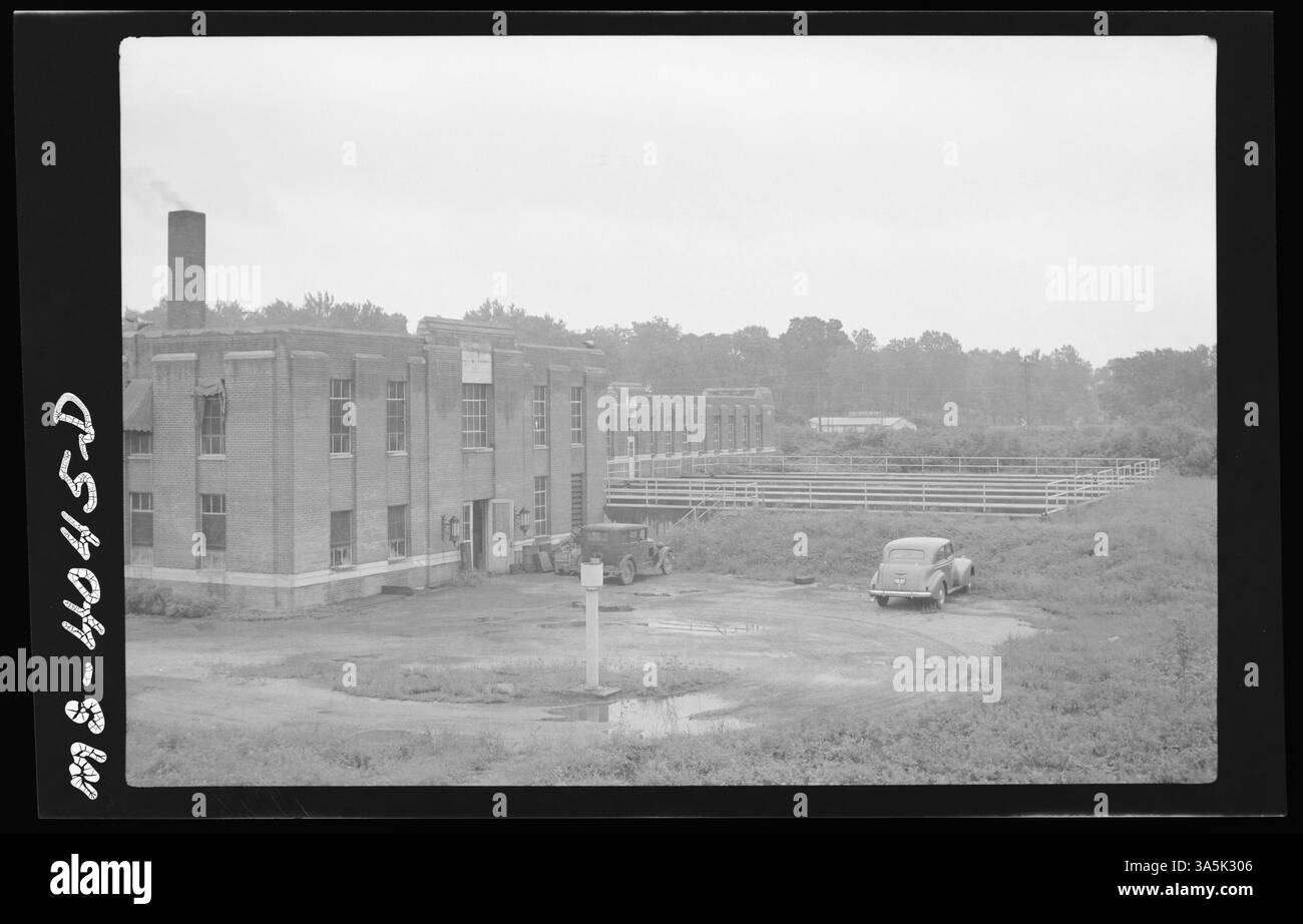 Smaltimento delle acque reflue presso la miniera Black Eagle No. 2 della St. Louis & o'Fallon Coal Company a Belleville, St. Clair County, Illinois, a seguito di un'alluvione che ha interrotto a tempo indeterminato le attività dell'impianto. Foto Stock