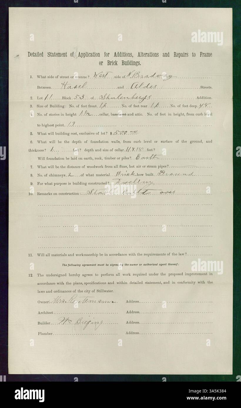 Questo permesso di costruzione, rilasciato per la città di Stillwater, Minnesota, descrive le modifiche proposte ad un edificio in mattoni o cornici al 121 di North Broadway Street. Il permesso è stato presentato dalla signora R. Reutermann e presentato dal costruttore William Bieging. La posizione è sul lotto 11, blocco 52 di Schulenburg, datato 21 dicembre 1891. Foto Stock