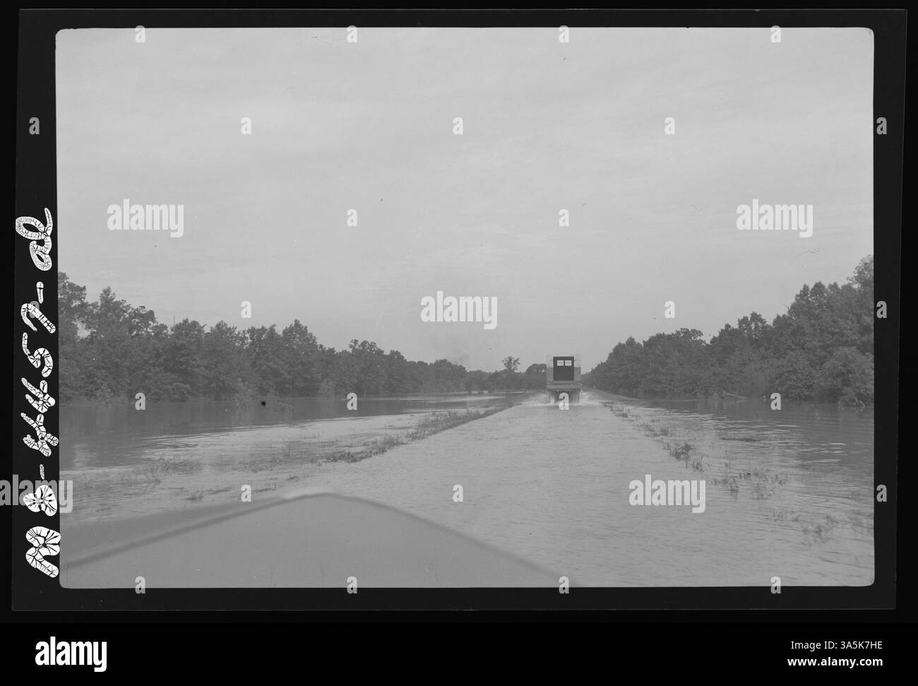 Un'inondazione a Herrin, Williamson County, Illinois, strade sommerse e proprietà, che ha colpito la comunità locale. Questo evento faceva parte di una più ampia inondazione nel sud dell'Illinois, causando danni e disagi significativi. Foto Stock