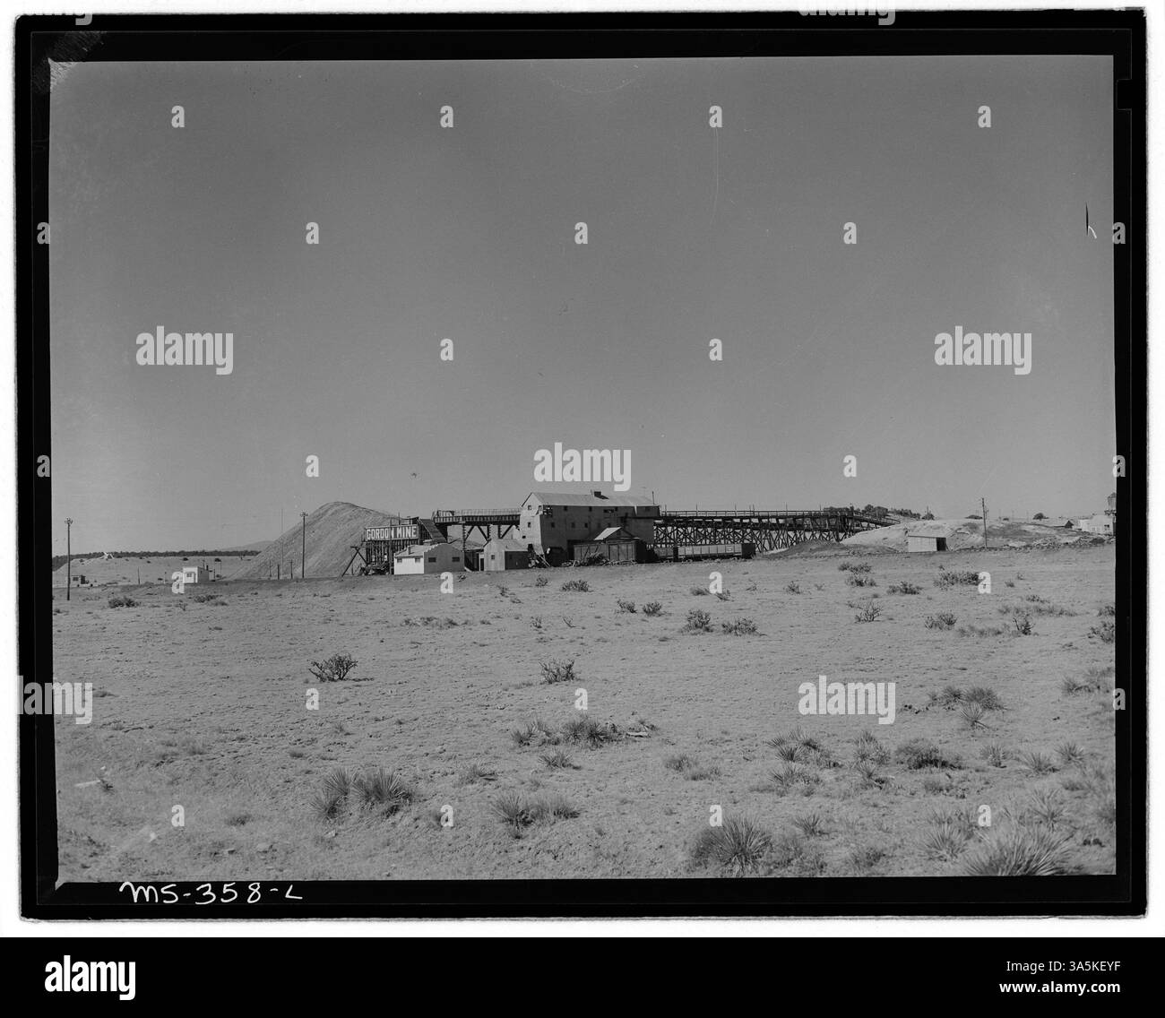 Una panoramica del cumulo di scorie e del deflusso della Gordon Coal Company nella contea di Huerfano, Colorado, evidenziando le principali infrastrutture minerarie. Foto Stock