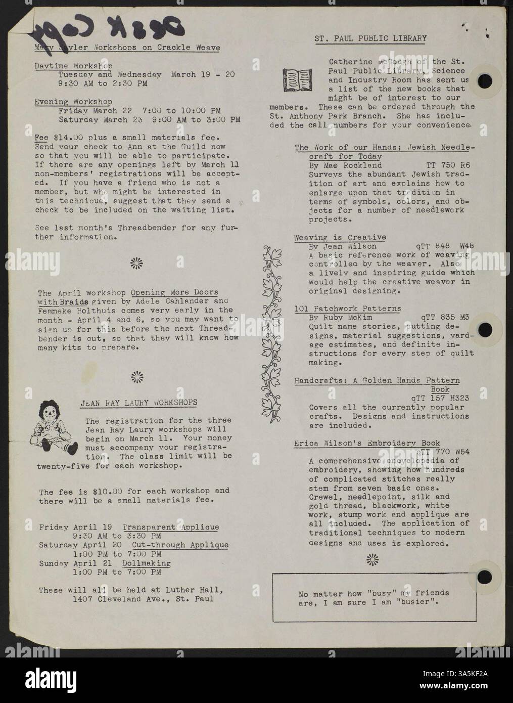 Il 34° numero della newsletter "Threadbender", pubblicata nel marzo 1974 dalla Weavers Guild of Minnesota, copre eventi futuri come la notte scandinava alla Midwest Weavers Conference. Include anche lezioni su cestini a spirale, tessitura crackle, applique e fabbricazione di bambole, oltre a notizie sul nuovo coordinatore educativo della Gilda e sugli aggiornamenti della biblioteca. Foto Stock