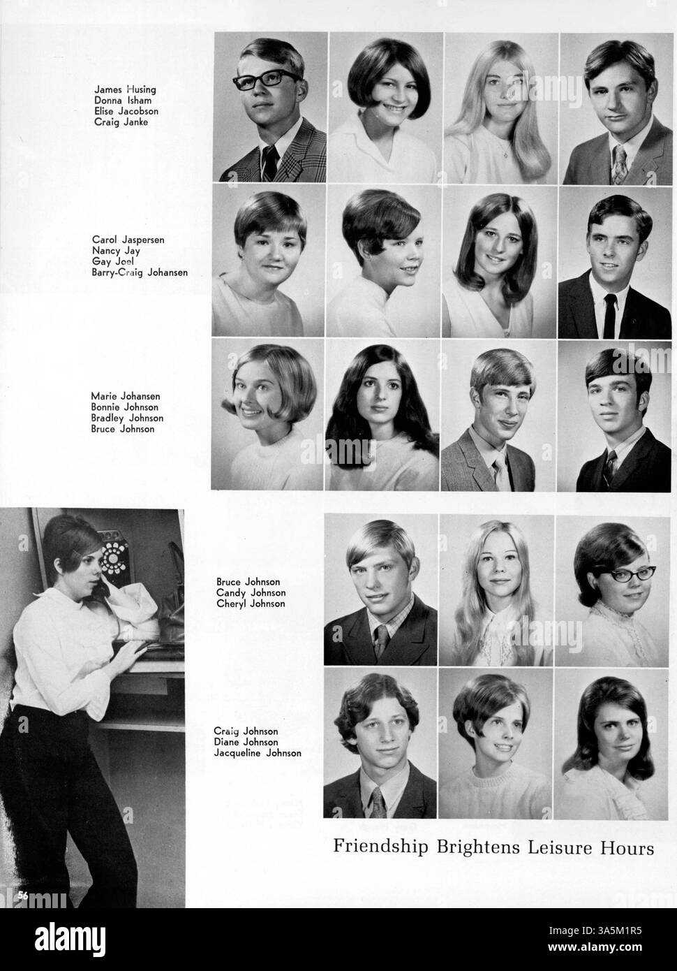 Questo annuario Sagamore del 1970 della Roosevelt High School mostra i momenti salienti dell'anno scolastico 1969-1970, documentando studenti, club, atletica leggera e l'impatto della storia afroamericana sull'ambiente scolastico. Foto Stock