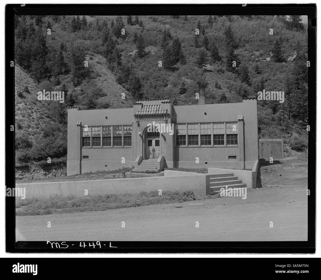La Gordon Creek Consolidated School serve i bambini delle comunità delle miniere Sweet e McGowan nella contea di Carbon, Utah. La scuola fornisce servizi sanitari moderni per gli studenti. Foto Stock