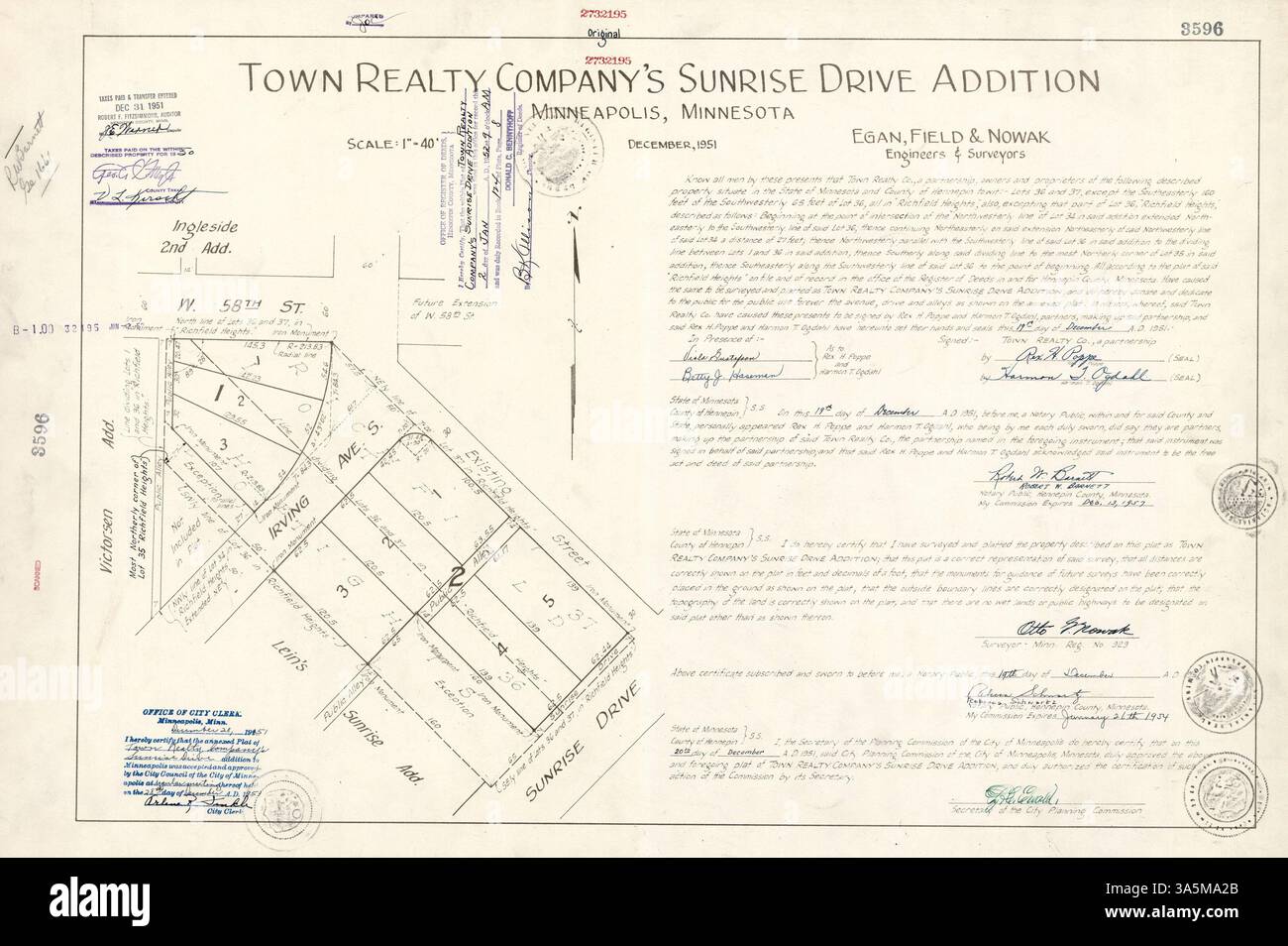 Questa mappa delinea la Sunrise Drive Addition, uno sviluppo di Town Realty Company, mostrando la sua disposizione e le aree circostanti nella regione della contea di Hennepin. Foto Stock