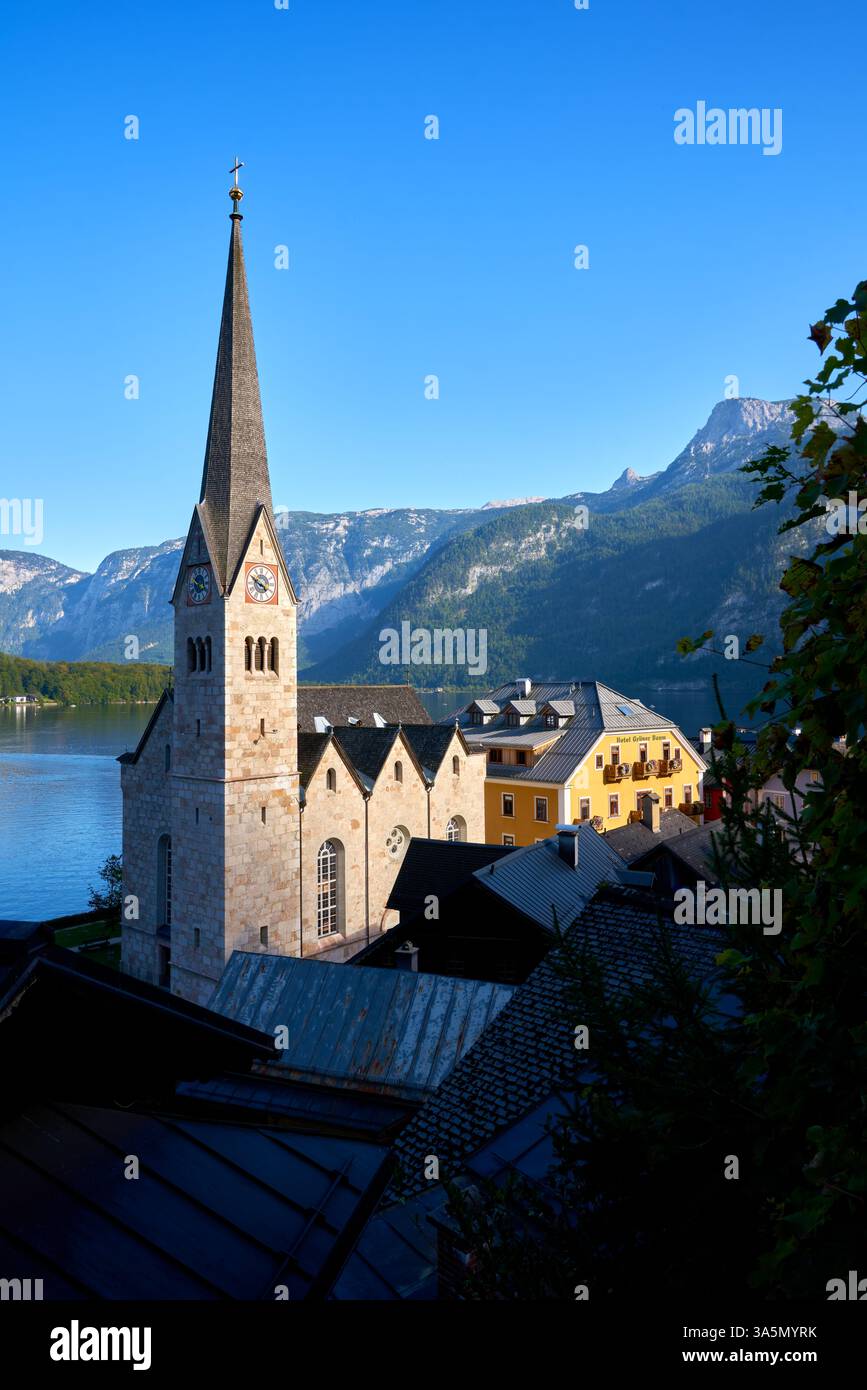 Hallstatt, Austria - 28 settembre 2023 Chiesa evangelica sul lago Hallstatt Austria. Chiesa evangelica o protestante di Hallstatt Austria. Foto Stock