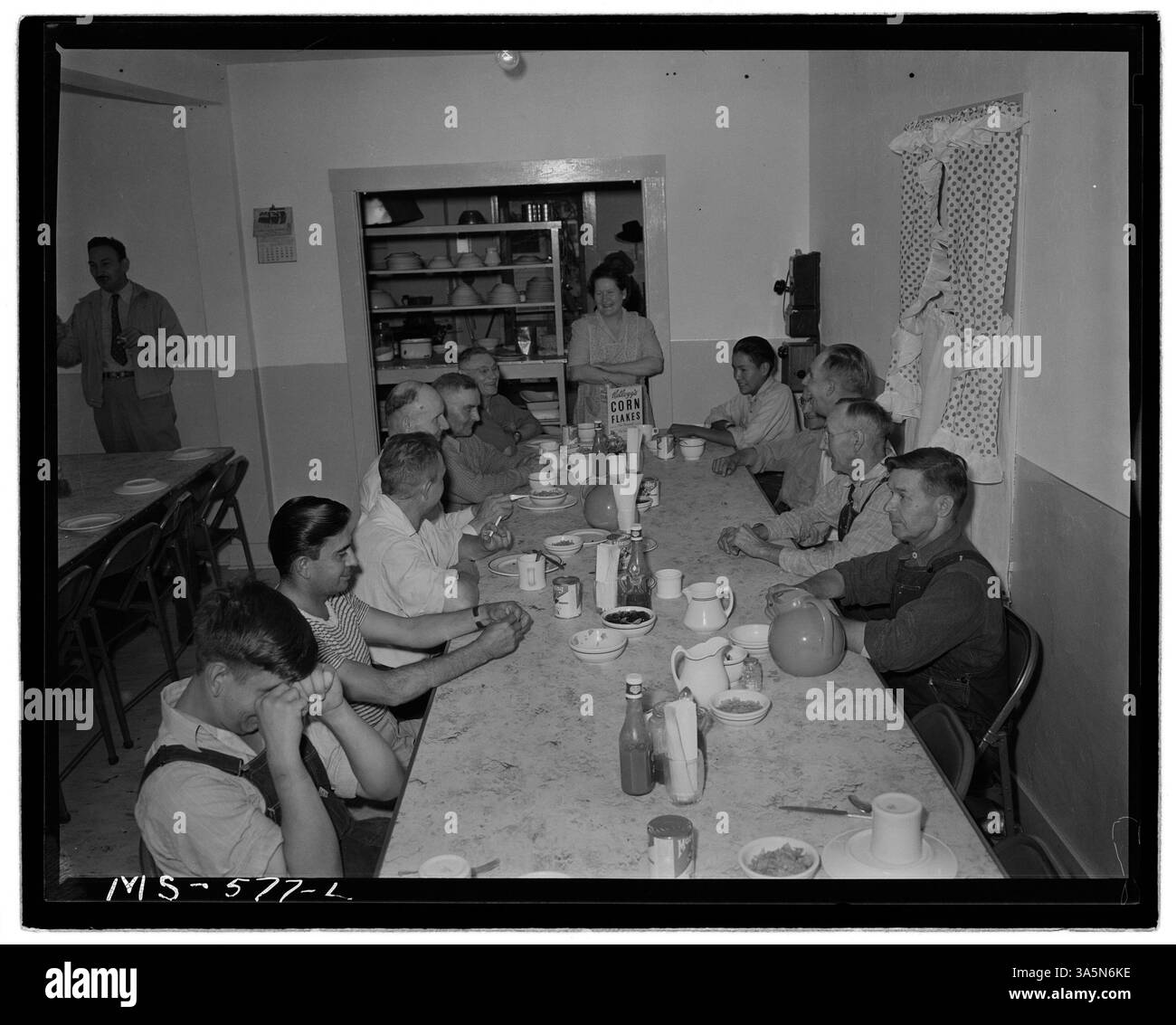 Viene mostrata una pensione per minatori che lavorano presso la Columbia Mine della Columbia Steel Company a Columbia, Carbon County, Utah. Questo impianto ha fornito alloggio alla forza lavoro mineraria. Archivi nazionali al College Park. Foto Stock