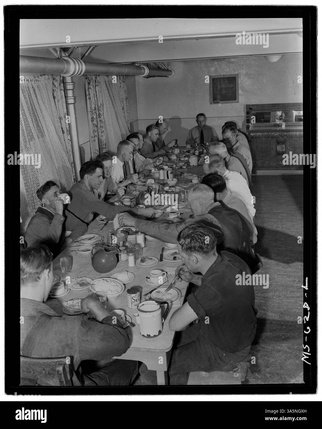 Un pranzo ospitato alla King Mine di Hiawatha, Utah, per il Medical Survey Group della Coal Mines Administration. L'evento riflette le valutazioni di salute in corso all'interno della comunità mineraria. Foto Stock
