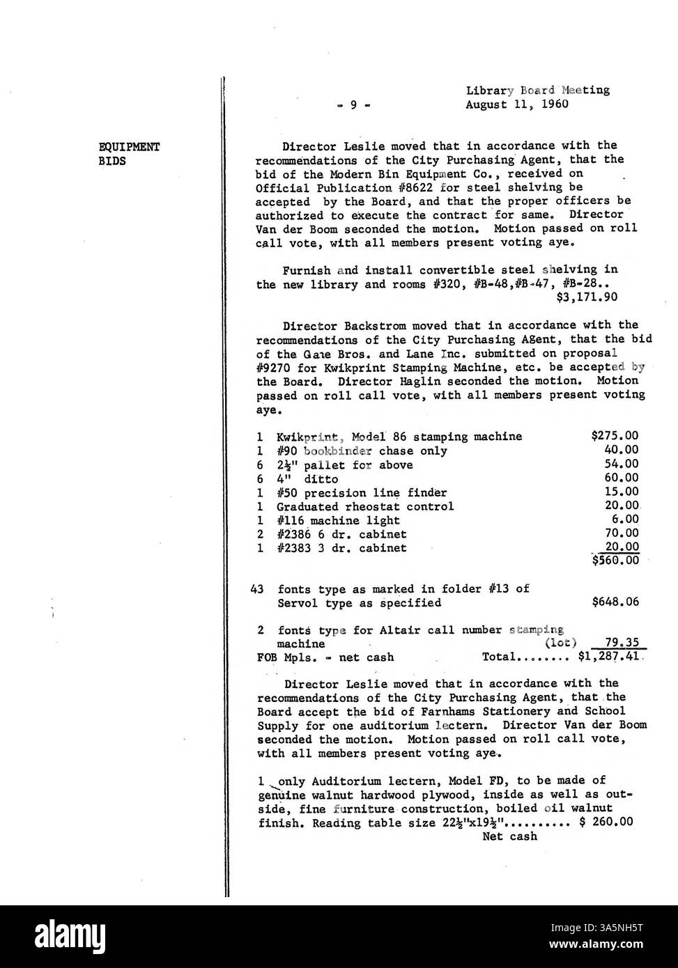 1960 verbali della riunione del Minneapolis Public Library Board, che documenta le discussioni chiave sulle politiche delle biblioteche, le allocazioni di budget e le strategie per l'impegno pubblico. Foto Stock